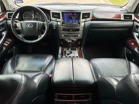 Used 2013 Lexus LX 570 4WD w/ Luxury Pkg image 9