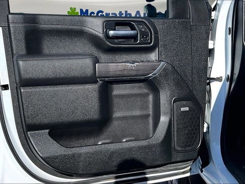 Used 2021 Chevrolet Silverado 2500 LTZ w/ LTZ Premium Package image 20