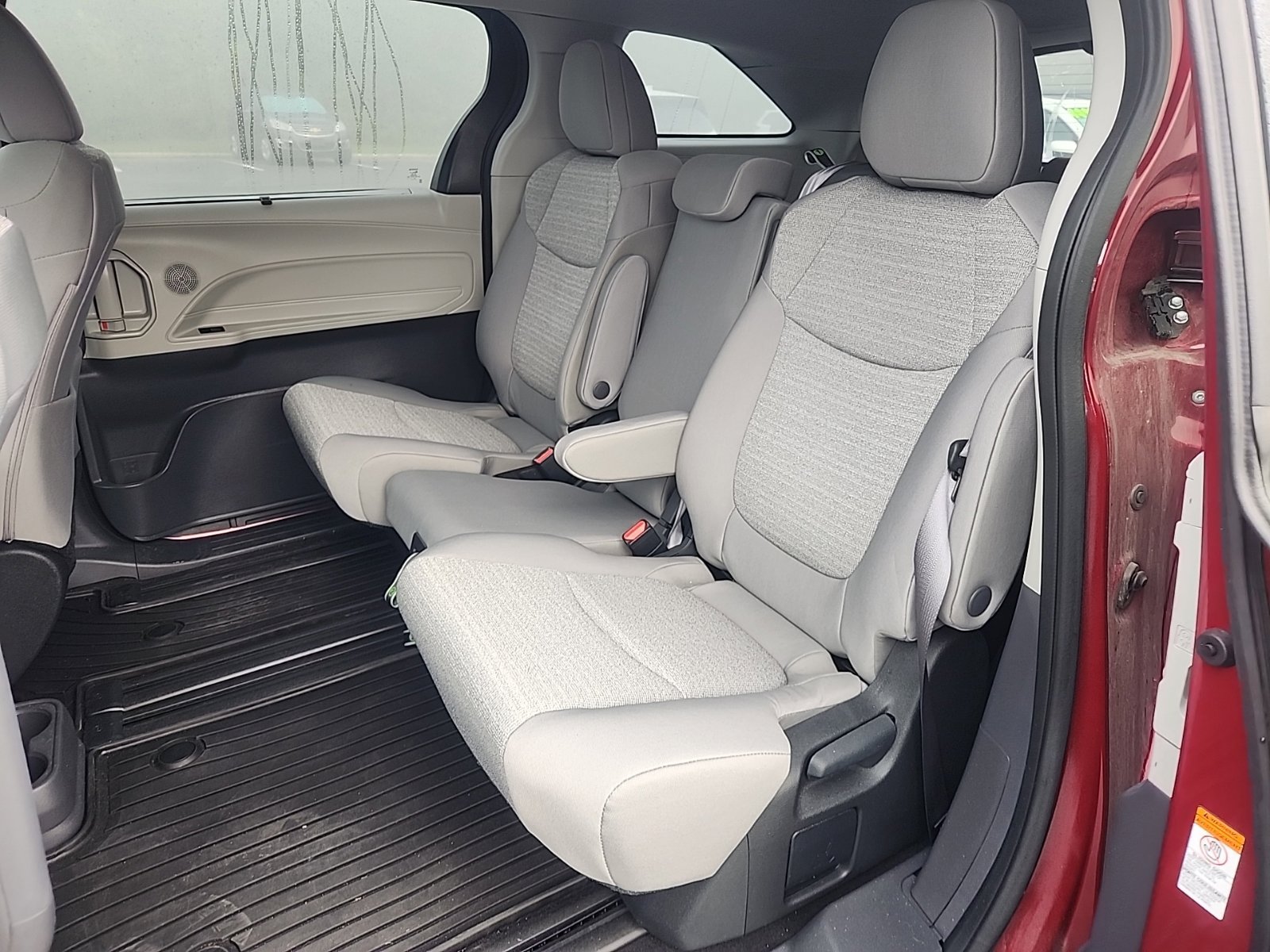 Used 2023 Toyota Sienna LE AWD/4WD image 17
