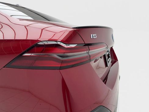 Used 2025 BMW i5 eDrive40i w/ M Sport Package RWD image 9