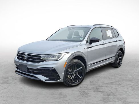 Used 2023 Volkswagen Tiguan SE R-Line image 1