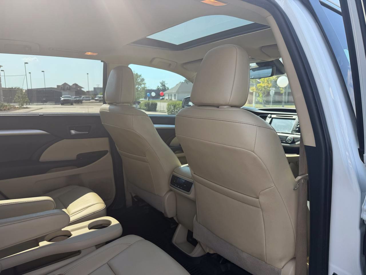 Used 2019 Toyota Highlander XLE FWD image 20