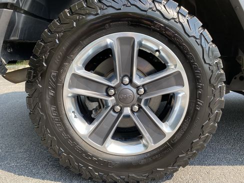 Used 2021 Jeep Wrangler Unlimited Sahara AWD/4WD image 39