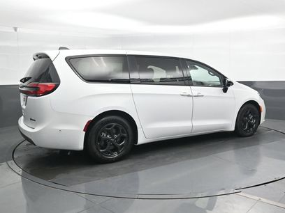 Used 2024 Chrysler Pacifica Limited