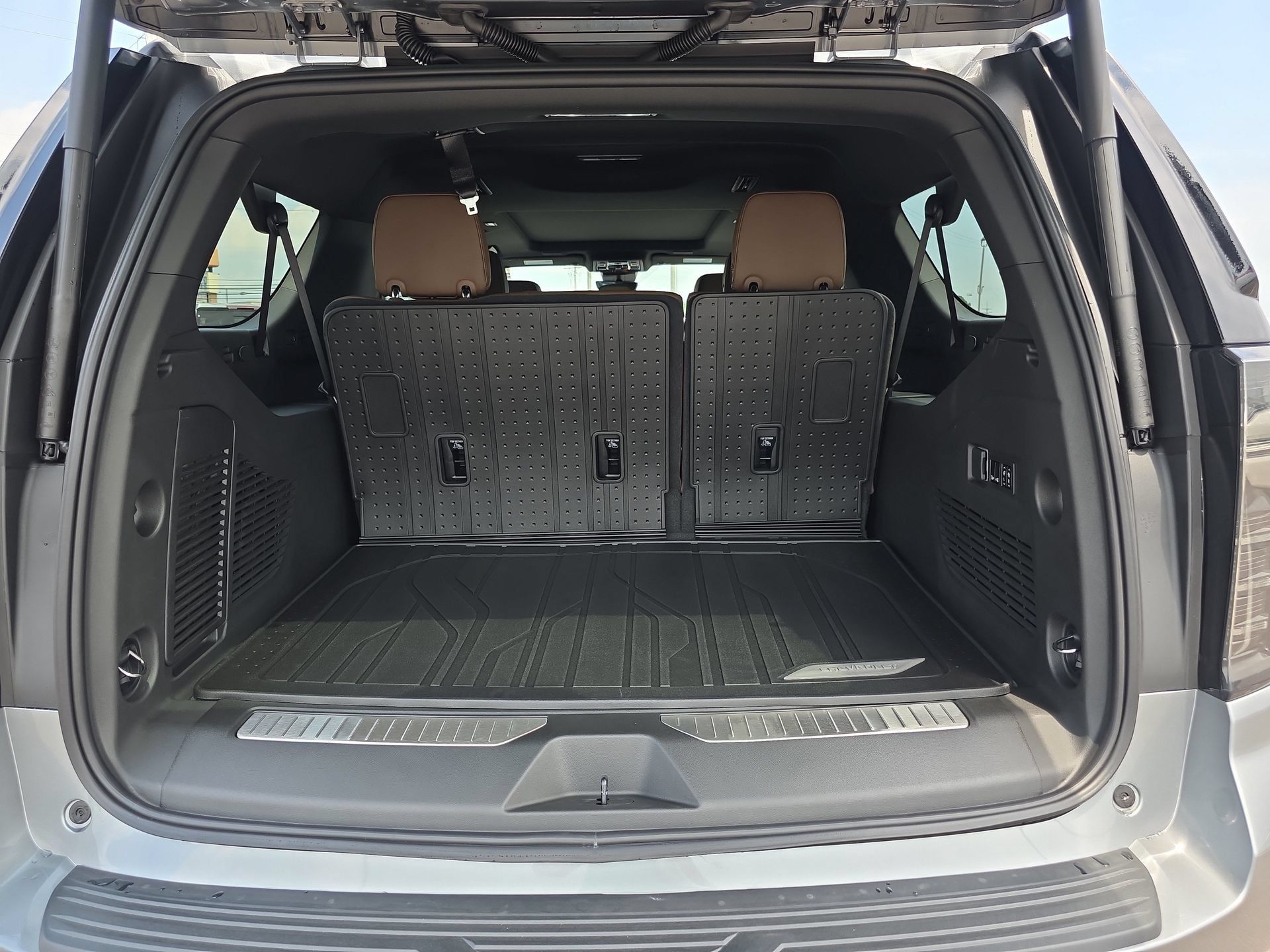 New 2026 Chevrolet Suburban High Country RWD image 14