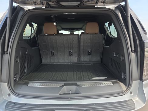 New 2026 Chevrolet Suburban High Country RWD image 14