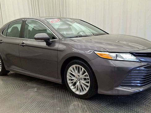 Certified 2020 Toyota Camry XLE FWD image 5
