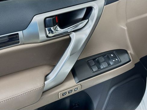 Certified 2022 Lexus GX 460 Luxury w/ Off Road Package image 18