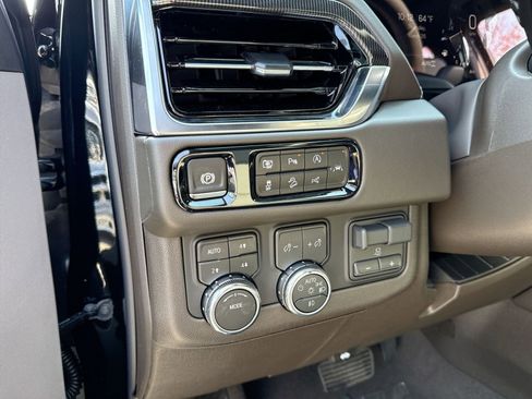 New 2026 GMC Yukon Elevation w/ Elevation Premium Package AWD/4WD image 17