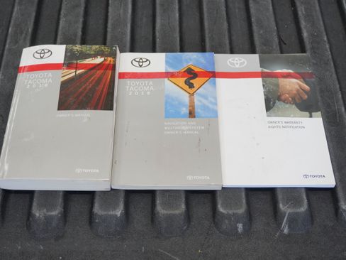 Used 2018 Toyota Tacoma TRD Sport w/ Technology Package AWD/4WD image 22
