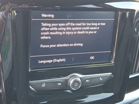 Used 2022 Chevrolet Traverse LT FWD image 33