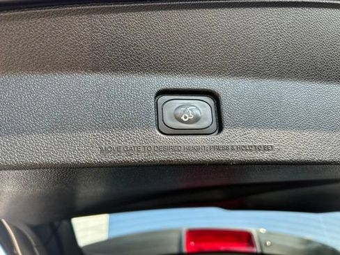 Used 2017 Ford Explorer XLT w/ Equipment Group 202A FWD image 9