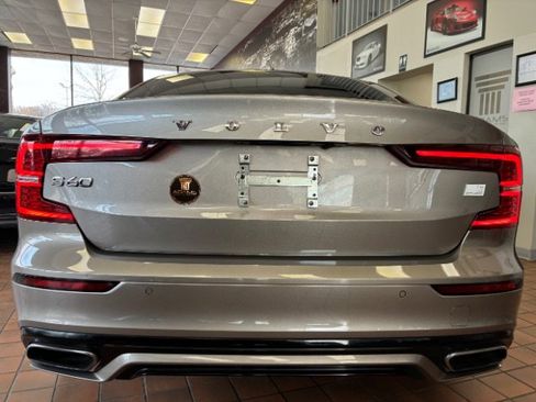 Used 2021 Volvo S60 T8 R-Design Expression image 12