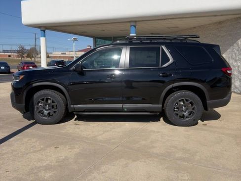 New 2026 Honda Pilot TrailSport image 2