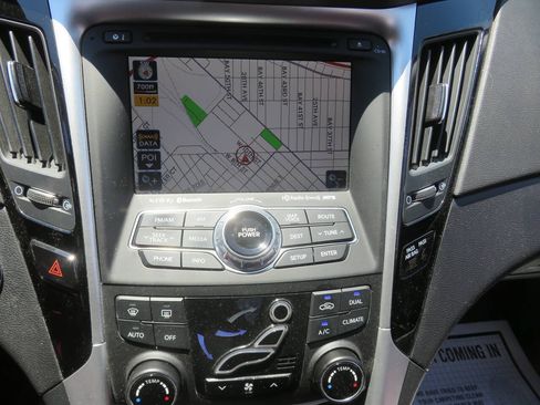 Used 2012 Hyundai Sonata Limited w/ Navigation Pkg FWD image 17