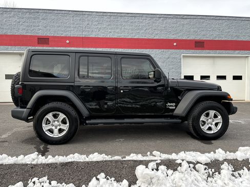 Used 2018 Jeep Wrangler Unlimited Sport S image 2