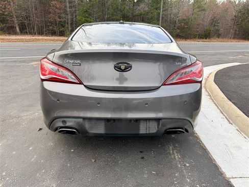 Used 2013 Hyundai Genesis 3.8 image 3