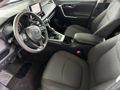 Used 2025 Toyota RAV4 XLE FWD image 9