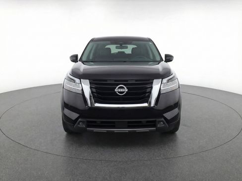 Used 2024 Nissan Pathfinder SV FWD image 2
