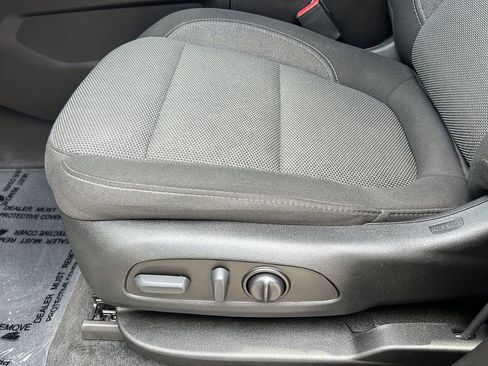 Used 2023 Chevrolet Traverse LT FWD image 15