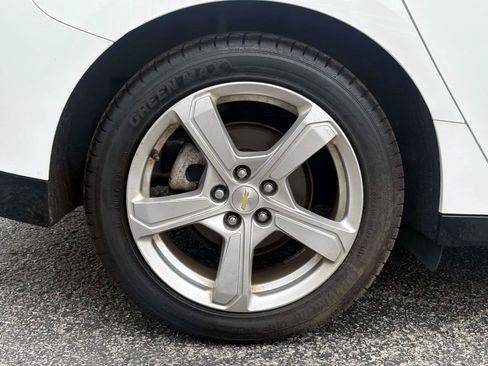 Used 2017 Chevrolet Volt LT w/ Comfort Package FWD image 31