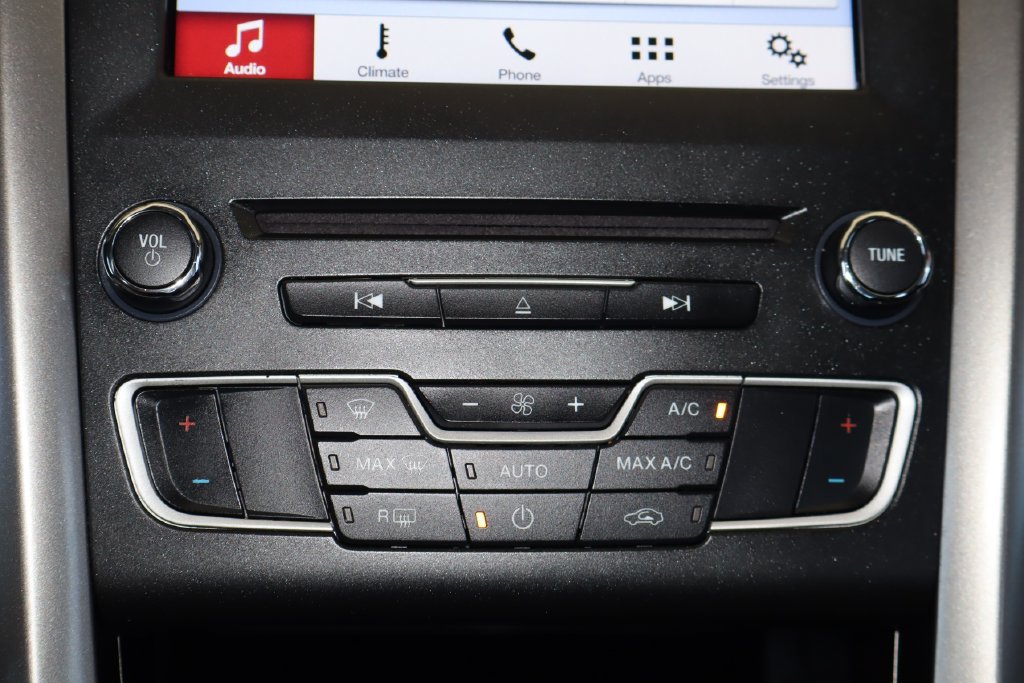 Used 2017 Ford Fusion SE w/ Fusion SE Technology Package FWD image 25