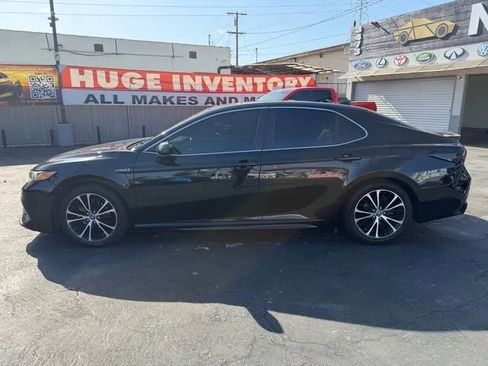 Used 2019 Toyota Camry SE FWD image 5