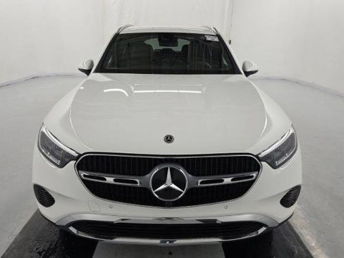 Used 2025 Mercedes-Benz GLC 300 4MATIC image 11