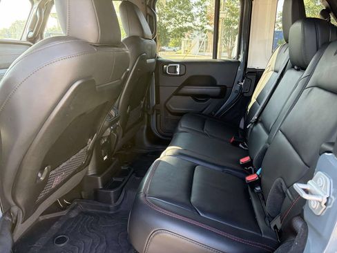 Used 2025 Jeep Wrangler Unlimited Rubicon AWD/4WD image 12