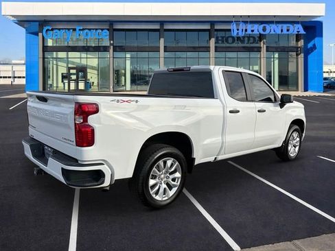 Used 2025 Chevrolet Silverado 1500 Custom image 2