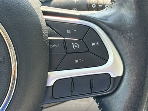 Used 2020 Jeep Compass Latitude w/ Popular Equipment Group FWD image 28