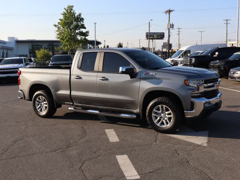 Used 2021 Chevrolet Silverado 1500 LT AWD/4WD image 2