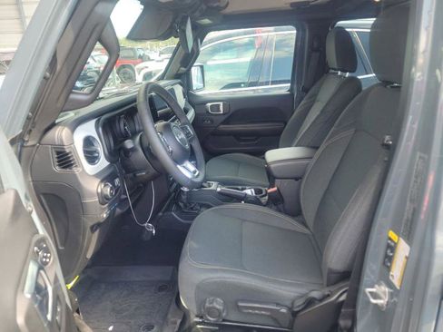 Used 2025 Jeep Wrangler Unlimited Sahara image 7