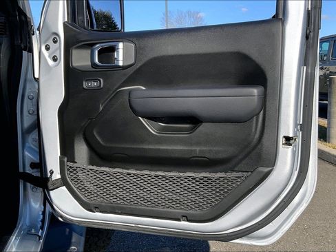 Certified 2023 Jeep Gladiator Willys image 21