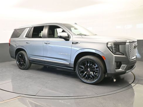 Used 2022 GMC Yukon Denali w/ Denali Premium Package image 8