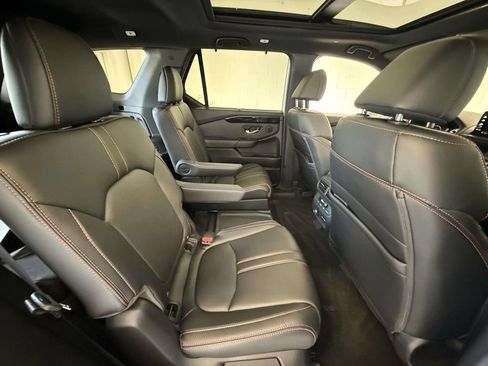 Used 2025 Honda Pilot TrailSport image 16