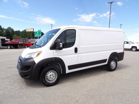 Used 2025 RAM ProMaster 3500 w/ Convenience Group FWD image 3