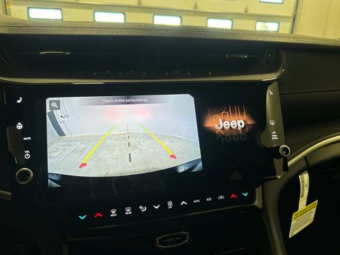 New 2026 Jeep Grand Cherokee Altitude AWD/4WD image 23