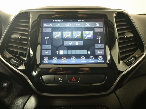 Used 2020 Jeep Cherokee Limited image 28