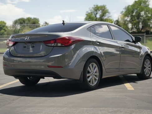 Used 2014 Hyundai Elantra SE w/ Option Group 02 FWD image 5