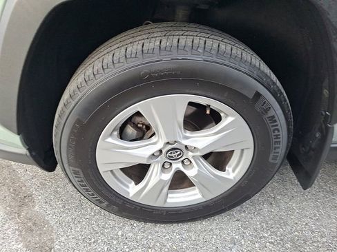 Used 2020 Toyota RAV4 XLE w/ Convenience Package image 4