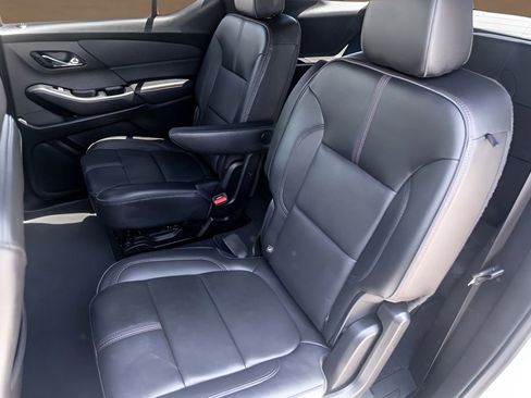 Used 2023 Chevrolet Traverse RS FWD image 24