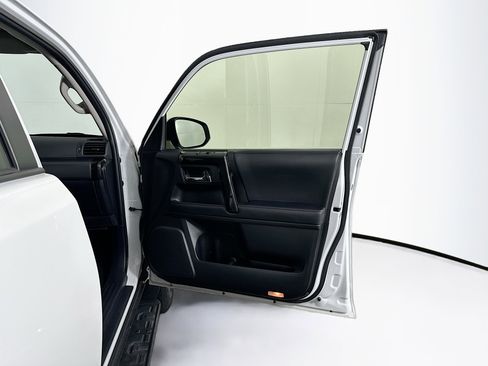 Used 2024 Toyota 4Runner TRD Off-Road Premium image 31