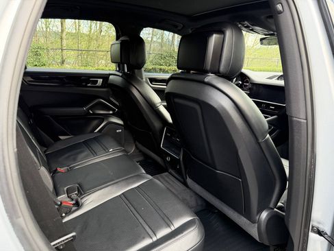 Used 2019 Porsche Cayenne S w/ Premium Package AWD/4WD image 29