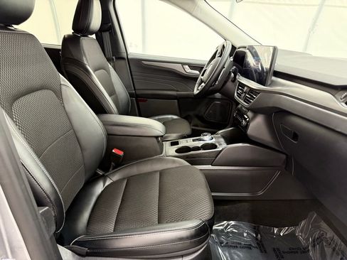 New 2024 Ford Escape SE image 19