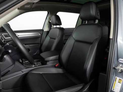 Used 2019 Volkswagen Atlas SEL R-Line AWD/4WD image 16