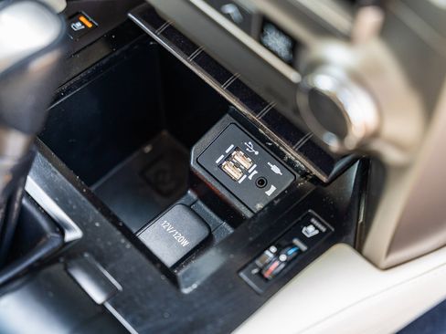 Used 2020 Lexus GX 460 Premium w/ Premium Package image 11