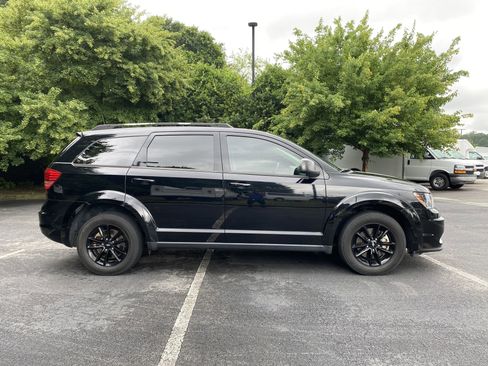 Used 2020 Dodge Journey SE w/ SE Popular Equipment Group FWD image 10