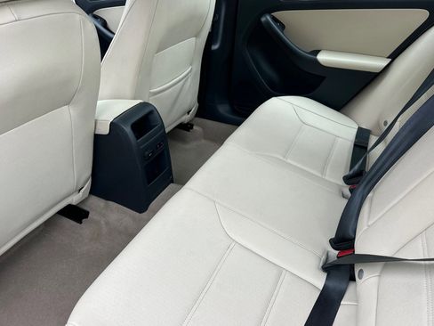 Used 2012 Volkswagen Jetta TDI image 25