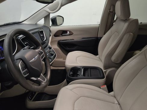 Used 2021 Chrysler Voyager Lxi FWD image 17